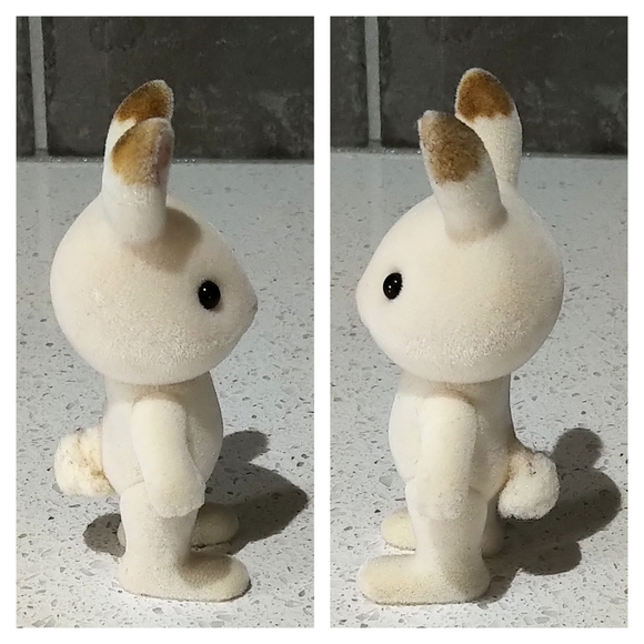 Epoch Sylvanian Families Calico Critters Chocolate Rabbits and Sandy Cat - Picture 8 of 8